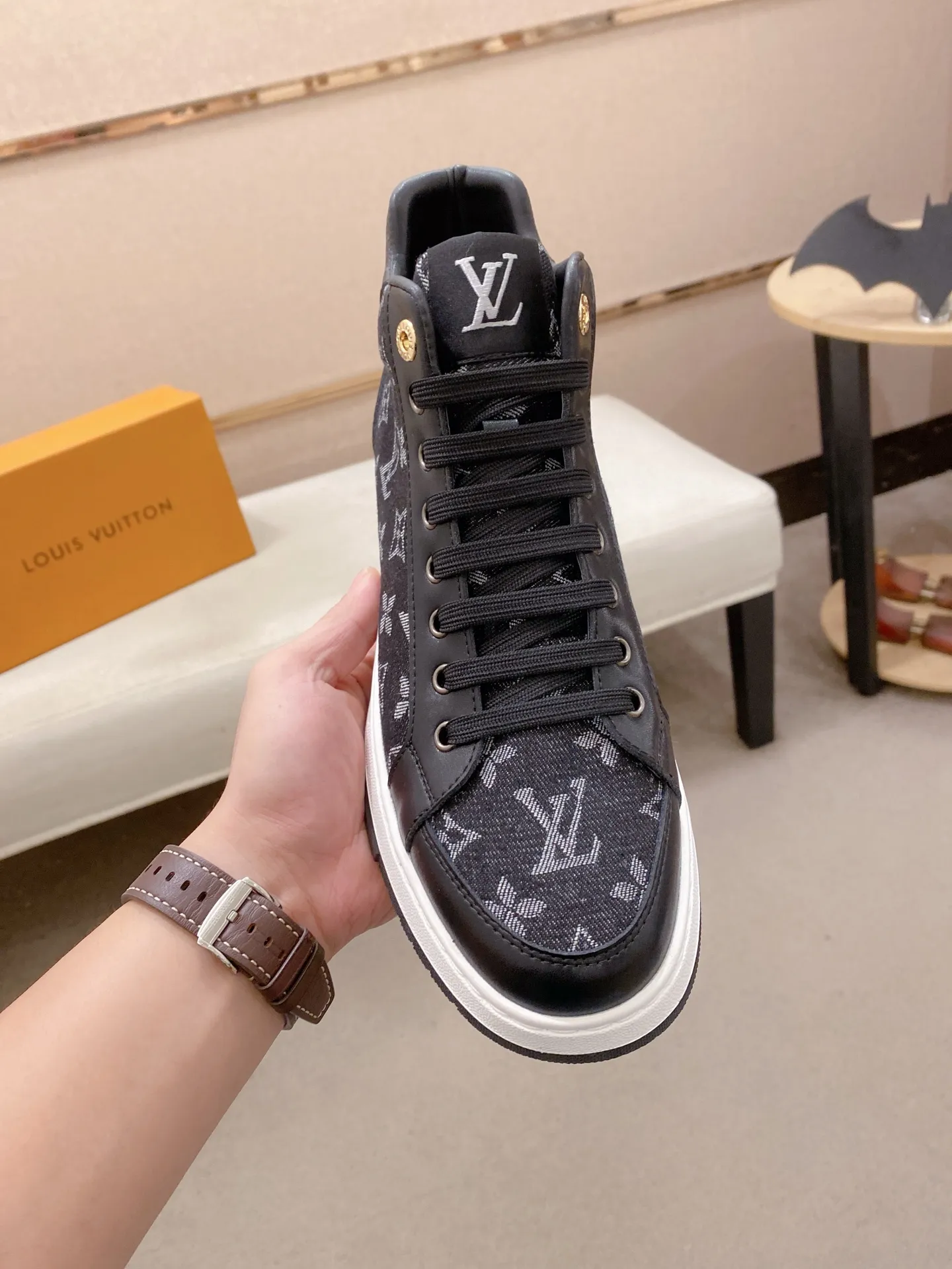 Factory price: 420 men's shoes💰🇮🇹🇮🇹LV Louis Vuitton. The latest fashionable casual shoes are popular in physical stores. New spring and summer comfortable imported custom original cowhide, unique jacquard fabric element design. With sheepskin lining, Lv original bottom, [sun][sun] high-end packaging and high quality💪Details determine the quality, you can enter and exit the counter at will, welcome to compare🇮🇹Size 38-44